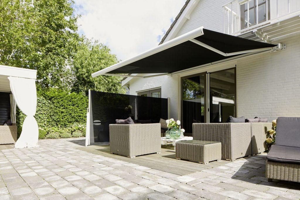 How Much Do Awning Installers Make?